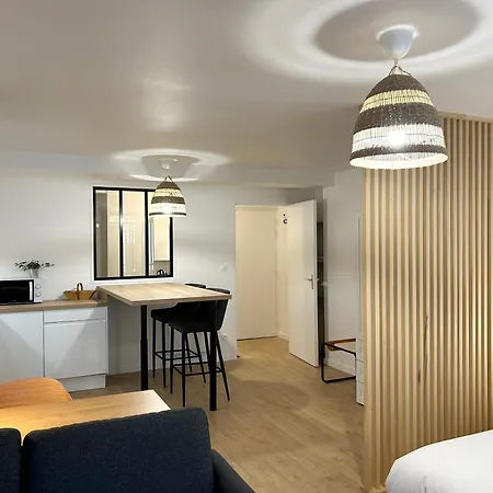 Place De La Republique - *