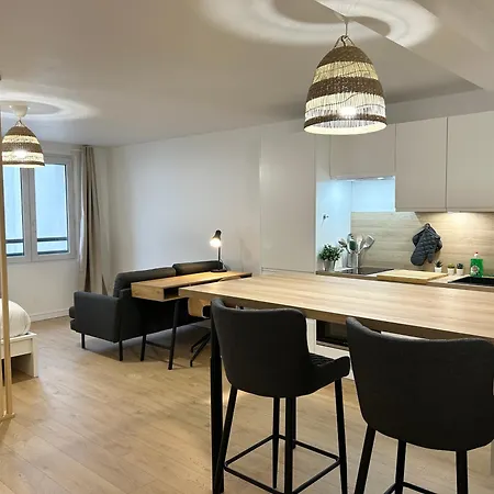 Place De La Republique - *