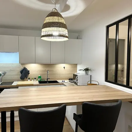 Place De La Republique - *